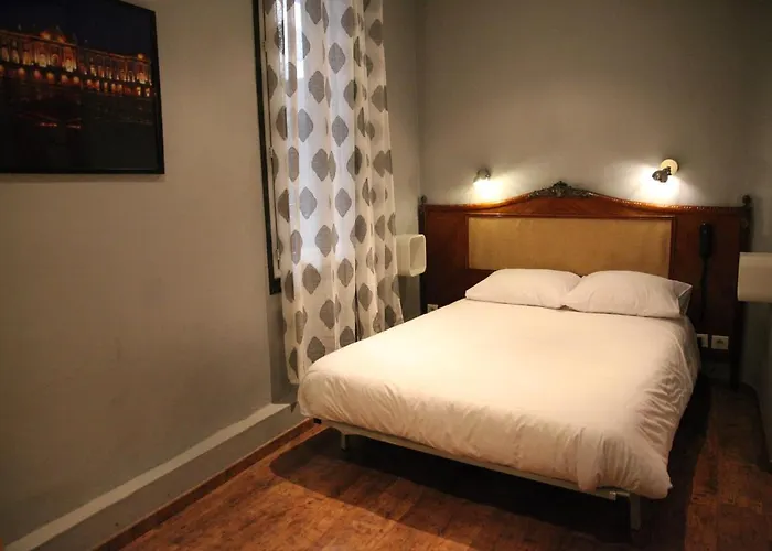 アルノ ベルナール 2* トゥールーズ