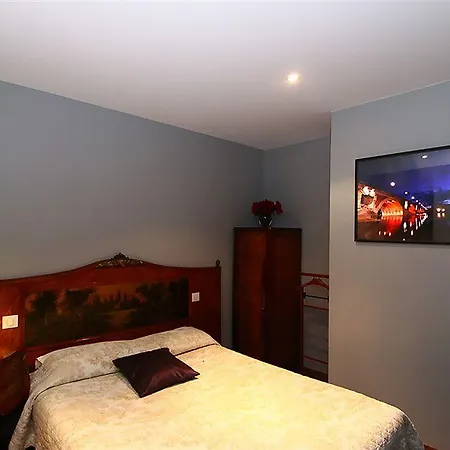 Hotell Arnaud Bernard 2*