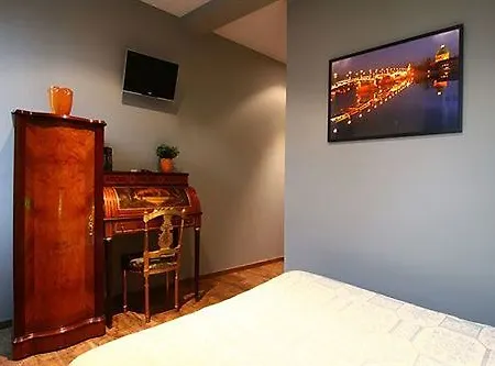 Hotell Arnaud Bernard 2*
