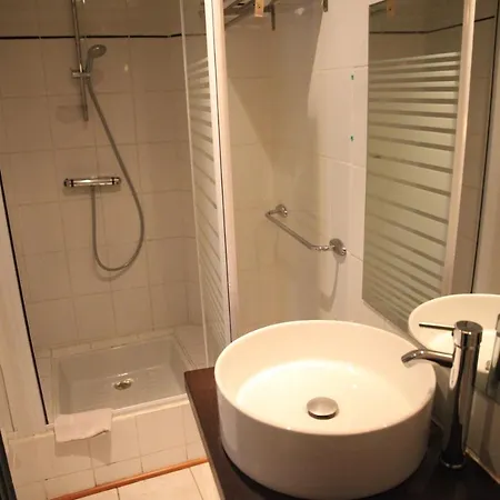 Hotell Arnaud Bernard 2*